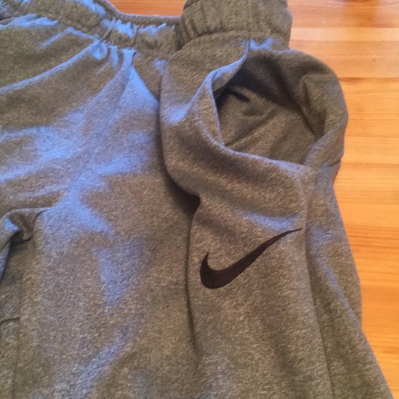 Nike sweatpants - Picture 3 of 4